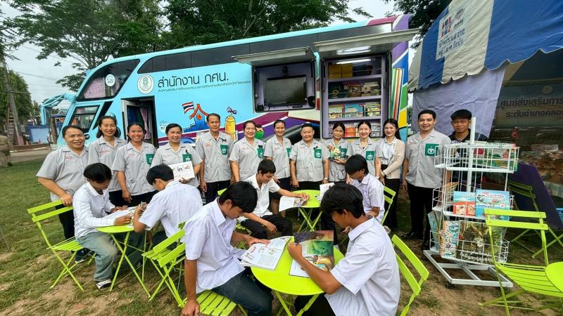 10. โครงการ “หน่วยบำบัดทุกข์ บำรุงสุข สร้างรอยยิ้มให้ประชาชน”